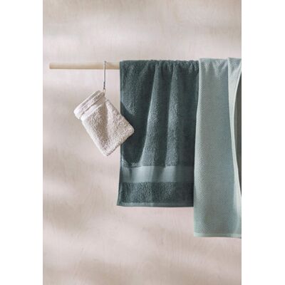 hessnatur Frottier Handtuch aus Bio-Baumwolle - grün Größe 100x180 cm hessnatur Frottier Handtuch aus Bio-Baumwolle - grün Größe 100x180 cm