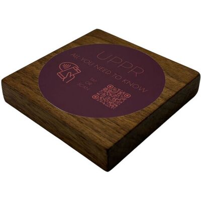 PRODUCTMATE Tischaufsteller liegend schräg mit QR-Code Aufkleber glänzend und NFC-Chip; 11x11 cm (BxH); nussbaum; 25 Stück / Pack PRODUCTMATE Tischaufsteller liegend schräg mit QR-Code Aufkleber glänzend und NFC-Chip; 11x11 cm (BxH); nussbaum; 25 Stück / Pack