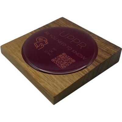 PRODUCTMATE Tischaufsteller liegend schräg mit QR-Code Aufkleber matt und NFC-Chip; 8.5x8.5 cm (BxH); nussbaum; 25 Stück / Pack PRODUCTMATE Tischaufsteller liegend schräg mit QR-Code Aufkleber matt und NFC-Chip; 8.5x8.5 cm (BxH); nussbaum; 25 Stück / Pack