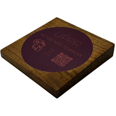 PRODUCTMATE Tischaufsteller liegend schräg mit QR-Code Aufkleber glänzend und NFC-Chip; 11x11 cm (BxH); nussbaum; 25 Stück / Pack PRODUCTMATE Tischaufsteller liegend schräg mit QR-Code Aufkleber glänzend und NFC-Chip; 11x11 cm (BxH); nussbaum; 25 Stück / Pack