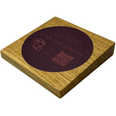 PRODUCTMATE Tischaufsteller liegend schräg mit QR-Code Aufkleber glänzend und NFC-Chip; 8.5x8.5 cm (BxH); eiche; 25 Stück / Pack PRODUCTMATE Tischaufsteller liegend schräg mit QR-Code Aufkleber glänzend und NFC-Chip; 8.5x8.5 cm (BxH); eiche; 25 Stück / Pack