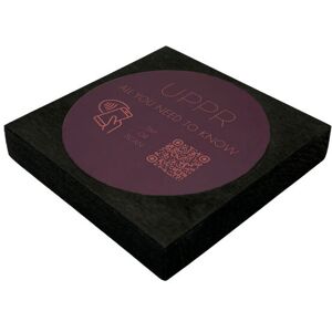 PRODUCTMATE Tischaufsteller liegend schräg mit QR-Code Aufkleber glänzend und NFC-Chip; 8.5x8.5 cm (BxH); buche/schwarz; 25 Stück / Pack PRODUCTMATE Tischaufsteller liegend schräg mit QR-Code Aufkleber glänzend und NFC-Chip; 8.5x8.5 cm (BxH); buche/schwarz; 25 Stück / Pack