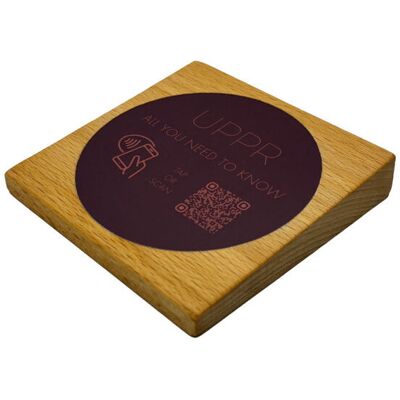 PRODUCTMATE Tischaufsteller liegend schräg mit QR-Code Aufkleber glänzend und NFC-Chip; 8.5x8.5 cm (BxH); buche/braun; 25 Stück / Pack PRODUCTMATE Tischaufsteller liegend schräg mit QR-Code Aufkleber glänzend und NFC-Chip; 8.5x8.5 cm (BxH); buche/braun; 25 Stück / Pack