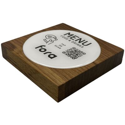 PRODUCTMATE Tischaufsteller liegend schräg mit QR-Code Aufkleber glänzend und NFC-Chip; 8.5x8.5 cm (BxH); nussbaum; 25 Stück / Pack PRODUCTMATE Tischaufsteller liegend schräg mit QR-Code Aufkleber glänzend und NFC-Chip; 8.5x8.5 cm (BxH); nussbaum; 25 Stück / Pack