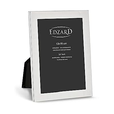 EDZARD Bilderrahmen Prato (für Foto 13 x 18 cm), edel versilbert, anlaufgeschützt, Samtrücken, 2 Aufhänger, zum Stellen und Hängen – Fotorahmen 13x18, Silberrahmen, Portraitrahmen, Geschenk Hochzeit EDZARD Bilderrahmen Prato (für Foto 13 x 18 cm), edel versilbert, anlaufgeschützt, Samtrücken, 2 Aufhänger, zum Stellen und Hängen – Fotorahmen 13x18, Silberrahmen, Portraitrahmen, Geschenk Hochzeit