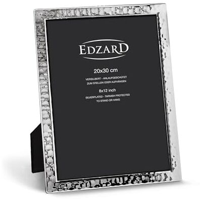 EDZARD Bilderrahmen Pavia (für Foto 20 x 30 cm), edel versilbert, anlaufgeschützt, gehämmert, Samtrücken, 2 Aufhänger, zum Stellen und Hängen – Fotorahmen 20x30, Silberrahmen, Geschenk Hochzeit EDZARD Bilderrahmen Pavia (für Foto 20 x 30 cm), edel versilbert, anlaufgeschützt, gehämmert, Samtrücken, 2 Aufhänger, zum Stellen und Hängen – Fotorahmen 20x30, Silberrahmen, Geschenk Hochzeit