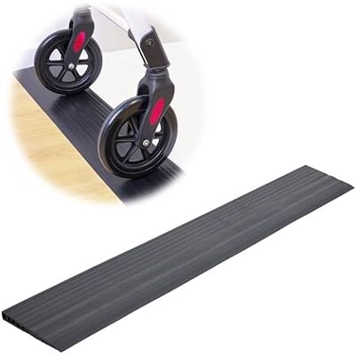 PEPE Mobility Türschwellenrampe 2 cm Höhe, Flexible PVC Schwellenrampe für Saugroboter und Rollstuhl, Kürzbare Rampe für den Innenbereich, rutschfeste Auffahrrampe 100 cm bis 500 kg PEPE Mobility Türschwellenrampe 2 cm Höhe, Flexible PVC Schwellenrampe für Saugroboter und Rollstuhl, Kürzbare Rampe für den Innenbereich, rutschfeste Auffahrrampe 100 cm bis 500 kg