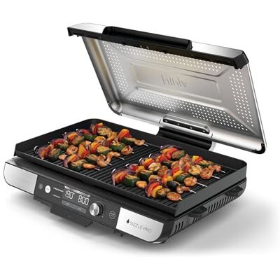 Ninja Sizzle Pro XL Indoor-Grill & Plancha, Keramik, Silber/Schwarz Antihaft-Keramik-Grillplatte & obere Plancha, abnehmbarer Deckel, Fettauffangschale, Rezeptheft GX101EU Ninja Sizzle Pro XL Indoor-Grill & Plancha, Keramik, Silber/Schwarz Antihaft-Keramik-Grillplatte & obere Plancha, abnehmbarer Deckel, Fettauffangschale, Rezeptheft GX101EU