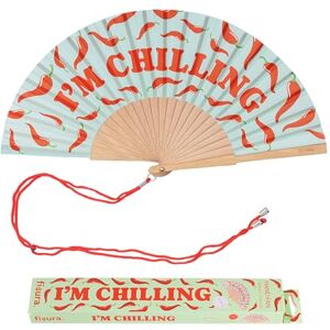 FISURA – Holzfächer mit der Aufschrift I’m Chilling“. Modernes, farbenfrohes Accessoire, tragbarer blauer und roter Handfächer mit praktischem Aufhänger. Maße: 42,5 x 23 cm FISURA – Holzfächer mit der Aufschrift I’m Chilling“. Modernes, farbenfrohes Accessoire, tragbarer blauer und roter Handfächer mit praktischem Aufhänger. Maße: 42,5 x 23 cm