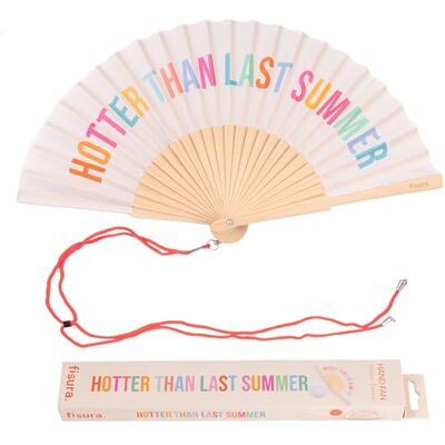 FISURA – Handfächer aus Holz mit der Aufschrift "Hotter Than Last Summer“. Trendiges, farbenfrohes Accessoire, tragbarer beigefarbener Handventilator mit Aufhänger. Maße: 42,5 x 23 cm FISURA – Handfächer aus Holz mit der Aufschrift "Hotter Than Last Summer“. Trendiges, farbenfrohes Accessoire, tragbarer beigefarbener Handventilator mit Aufhänger. Maße: 42,5 x 23 cm