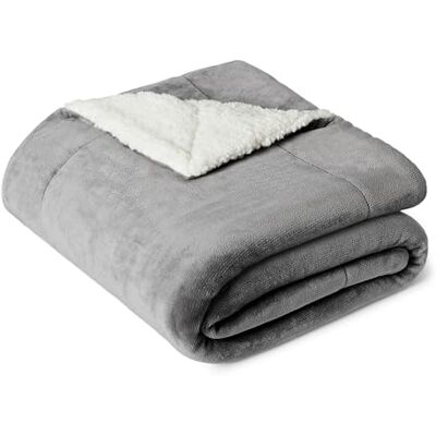 Amazon Basics Mikrofaser Wendedecke Kuscheldecke aus Sherpa, 127 x 152 cm, Dunkelgrau Amazon Basics Mikrofaser Wendedecke Kuscheldecke aus Sherpa, 127 x 152 cm, Dunkelgrau