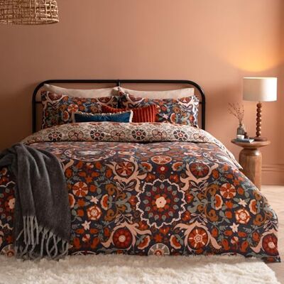 furn. Kinfolk Bettbezug Set – Wendbar Suzani Inspiriert Floral Geometrisch Fliese Baumwollmischung Pflegeleicht Bettwäsche (Denimblau – Super King – 260x220cm) furn. Kinfolk Bettbezug Set – Wendbar Suzani Inspiriert Floral Geometrisch Fliese Baumwollmischung Pflegeleicht Bettwäsche (Denimblau – Super King – 260x220cm)