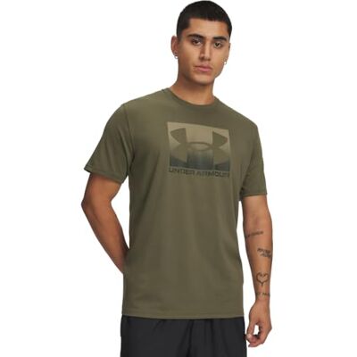 Under Armour T-Shirt ABC Camo Boxed Logo Weicher Baumwollmix. Logoprint mit Camomuster auf der Brust. Lockerer gerader Schnitt. Under Armour T-Shirt ABC Camo Boxed Logo Weicher Baumwollmix. Logoprint mit Camomuster auf der Brust. Lockerer gerader Schnitt.