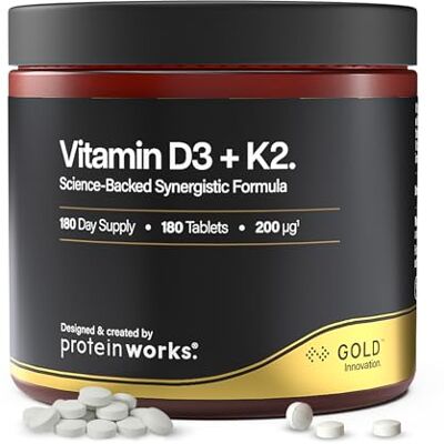 THE PROTEIN WORKS Vitamin D3+K2 – GOLD Innovation, 4000 IU Vitamin D3, 100 μg Vitamin K2, hochdosiertes Vitaminpräparat, unterstützt Knochen & Immunsystem, 180 Tabletten, 6‑Monatsvorrat Protein Works THE PROTEIN WORKS Vitamin D3+K2 – GOLD Innovation, 4000 IU Vitamin D3, 100 μg Vitamin K2, hochdosiertes Vitaminpräparat, unterstützt Knochen & Immunsystem, 180 Tabletten, 6‑Monatsvorrat Protein Works