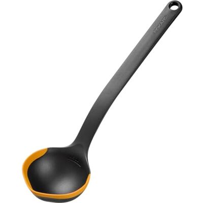 Fiskars Functional Form Suppenkelle, Schöpfkelle mit Silikonkanten und Messskala, Hitzebeständig, Länge 36,2 cm, Kunststoff/Silikon, Schwarz/Orange, 1079965 Fiskars Functional Form Suppenkelle, Schöpfkelle mit Silikonkanten und Messskala, Hitzebeständig, Länge 36,2 cm, Kunststoff/Silikon, Schwarz/Orange, 1079965