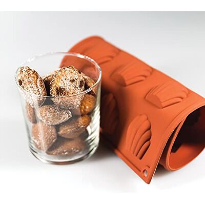 silikomart SF032 Silikonform für MADELEINE Monoportionen, antihaftbeschichtet, 9 Monoportionen, Packung mit 1 Kuchenform, 68 x 45 mm, h 17 mm, Made in Italy silikomart SF032 Silikonform für MADELEINE Monoportionen, antihaftbeschichtet, 9 Monoportionen, Packung mit 1 Kuchenform, 68 x 45 mm, h 17 mm, Made in Italy