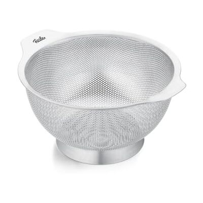 Fissler Essential Edelstahl-Sieb 24 cm – Küchensieb aus Edelstahl 18/10, Nudel-Seiher voll perforiert, hygienischer Standfuß, spülmaschinengeeignet Fissler Essential Edelstahl-Sieb 24 cm – Küchensieb aus Edelstahl 18/10, Nudel-Seiher voll perforiert, hygienischer Standfuß, spülmaschinengeeignet