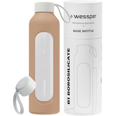 Wessper Trinkflasche Glas 1 Liter, Motivations Wasser Glasflasche mit Hydrationsskala, Borosilikatglas Flasche mit Silikonhülle, BPA Freie Trinkflaschen Beige Wessper Trinkflasche Glas 1 Liter, Motivations Wasser Glasflasche mit Hydrationsskala, Borosilikatglas Flasche mit Silikonhülle, BPA Freie Trinkflaschen Beige
