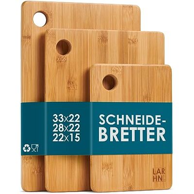 LARHN Schneidebrett Holz (3er Set) 3 Extra Dicke Bambus-Schneidebretter 33 x 22 cm / 28 x 22 cm / 22 x 15 cm Die Perfekte Holzbrett Küche, Brotbretter und Servierbretter von LARHN Schneidebrett Holz (3er Set) 3 Extra Dicke Bambus-Schneidebretter 33 x 22 cm / 28 x 22 cm / 22 x 15 cm Die Perfekte Holzbrett Küche, Brotbretter und Servierbretter von