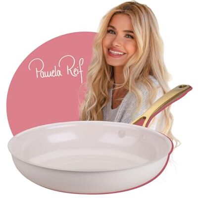 FACKELMANN x Pamela Reif Bratpfanne Ø 28 cm – aus recyceltem Aluminium mit PFAS-freier keramischer Beschichtung, Pastell-Beige, für alle Herdarten geeignet FACKELMANN x Pamela Reif Bratpfanne Ø 28 cm – aus recyceltem Aluminium mit PFAS-freier keramischer Beschichtung, Pastell-Beige, für alle Herdarten geeignet