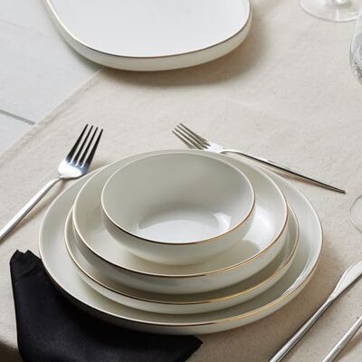 KARACA Streamline Saturn Geschirrset für 4 Personen, Porzellan Geschirr Set,19 teilig Teller Set Weiß, Hochwertiges Tafelservice mit Servierplatten, tiefe Teller, Dessertteller, Schüssel Gold KARACA Streamline Saturn Geschirrset für 4 Personen, Porzellan Geschirr Set,19 teilig Teller Set Weiß, Hochwertiges Tafelservice mit Servierplatten, tiefe Teller, Dessertteller, Schüssel Gold