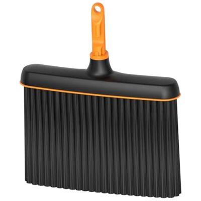 Fiskars OneClick Kehrbesen, Robuster Besen-Aufsatz für groben Schmutz und Laub, Müheloses Wechseln mit nur einem klick, Längere Borsten, Schwarz/Orange, 1080699 Fiskars OneClick Kehrbesen, Robuster Besen-Aufsatz für groben Schmutz und Laub, Müheloses Wechseln mit nur einem klick, Längere Borsten, Schwarz/Orange, 1080699