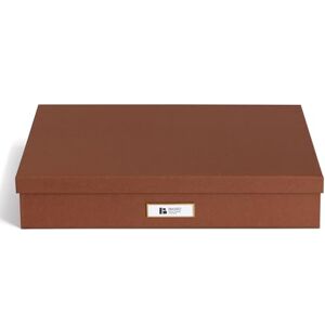 BIGSO BOX OF SWEDEN BIGSO SVERKER Dokumentenbox A3 – Aufbewahrungsbox mit Deckel und Griff – Schreibtischablage für Unterlagen, Skizzen & Dokumente – Archivbox aus recycelter Faserplatte und Papier – sienna BIGSO BOX OF SWEDEN BIGSO SVERKER Dokumentenbox A3 – Aufbewahrungsbox mit Deckel und Griff – Schreibtischablage für Unterlagen, Skizzen & Dokumente – Archivbox aus recycelter Faserplatte und Papier – sienna