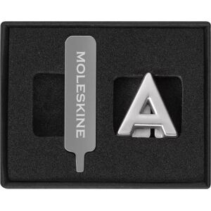 Moleskine -Anstecknadel für Notizbuch oder Agenda, BuchstabeA, Buchstaben-Anstecknadel, Personalisiere den Verschluss mit einem Gummiband, Personalisierte Geschenkideen, Silberfarbe Moleskine -Anstecknadel für Notizbuch oder Agenda, BuchstabeA, Buchstaben-Anstecknadel, Personalisiere den Verschluss mit einem Gummiband, Personalisierte Geschenkideen, Silberfarbe