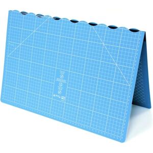 Prym 610410 Schneideunterlage faltbar 45 x 30 cm (A3), selbstheilende Matte, rutschfest, platzsparend zusammenklappbar auf 30 x 22,5 cm, hochwertige Schneidematte in hellblau Prym 610410 Schneideunterlage faltbar 45 x 30 cm (A3), selbstheilende Matte, rutschfest, platzsparend zusammenklappbar auf 30 x 22,5 cm, hochwertige Schneidematte in hellblau