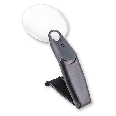 CARSON Freehand 2,5X Hand- und Standlupe mit Klappständer, LED und 5,5X Spotlinse (FH-25), Schwarz CARSON Freehand 2,5X Hand- und Standlupe mit Klappständer, LED und 5,5X Spotlinse (FH-25), Schwarz