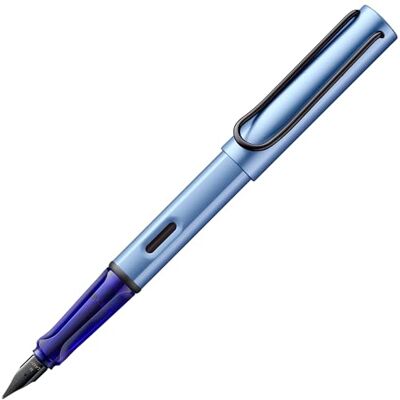 Lamy AL-star leichter Füllhalter 0E1 aus Aluminium in aquatic mit ergonomischem Griff und polierter Stahlfeder Strichbreite Mittel, inkl. Tintenpatrone T 10 blau Lamy AL-star leichter Füllhalter 0E1 aus Aluminium in aquatic mit ergonomischem Griff und polierter Stahlfeder Strichbreite Mittel, inkl. Tintenpatrone T 10 blau