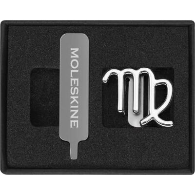 Moleskine -Anstecknadel für Notizbuch oder Agenda, Jungfrau, Brosche mit Sternzeichen-Symbol, Personalisiere den Gummibandverschluss, Personalisierte Geschenkidee, Farbe Silber Moleskine -Anstecknadel für Notizbuch oder Agenda, Jungfrau, Brosche mit Sternzeichen-Symbol, Personalisiere den Gummibandverschluss, Personalisierte Geschenkidee, Farbe Silber