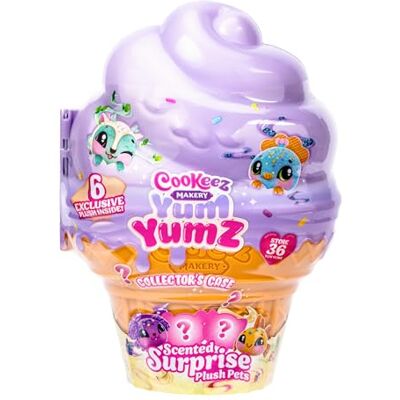 COOKEEZ MAKERY Cookez Makery Yum Yumz Sammelverpackung, riesige Eiswaffel mit Platz für 36 Yum Yumz, enthält 6 Exklusive Plüschtiere, Stickerbogen zum Dekorieren, perfekt zum Spielen, Präsentieren und Verstauen COOKEEZ MAKERY Cookez Makery Yum Yumz Sammelverpackung, riesige Eiswaffel mit Platz für 36 Yum Yumz, enthält 6 Exklusive Plüschtiere, Stickerbogen zum Dekorieren, perfekt zum Spielen, Präsentieren und Verstauen