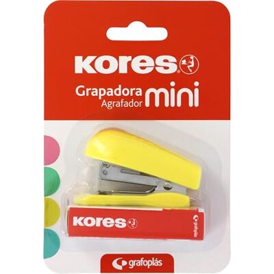 Kores Mini-Heftgerät gelb + 1000 Heftklammern 24/6, kompatibel mit 26/6, Kapazität 12 Blatt Papier 80 g, 6 x 4,5 x 3 cm, Abstand geheftet 17 mm, ideal als Büromaterial, perfekt für Schulmäppchen Kores Mini-Heftgerät gelb + 1000 Heftklammern 24/6, kompatibel mit 26/6, Kapazität 12 Blatt Papier 80 g, 6 x 4,5 x 3 cm, Abstand geheftet 17 mm, ideal als Büromaterial, perfekt für Schulmäppchen