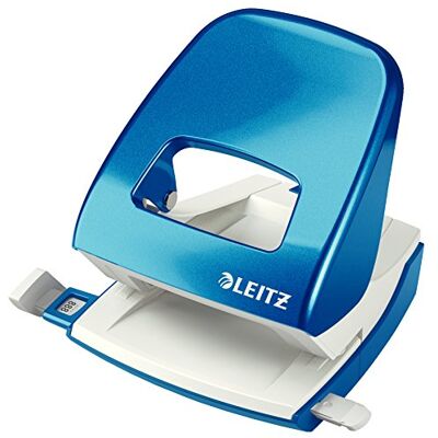 Leitz Büro Locher aus Metall, Für 30 Blatt, Anschlagschiene mit Formatvorgaben, Ergonomisches Design, blau, WOW-Serie, 50081036 Leitz Büro Locher aus Metall, Für 30 Blatt, Anschlagschiene mit Formatvorgaben, Ergonomisches Design, blau, WOW-Serie, 50081036