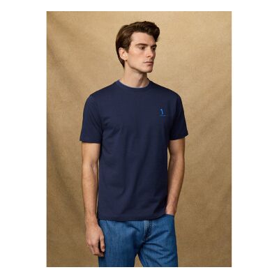 Hackett London für Herren. HM5000093 T-Shirt Nummer mit navyfarbenem Logo in klassischer Passform (S), Lässig, Baumwolle, Kurzarm, Marine Hackett London für Herren. HM5000093 T-Shirt Nummer mit navyfarbenem Logo in klassischer Passform (S), Lässig, Baumwolle, Kurzarm, Marine