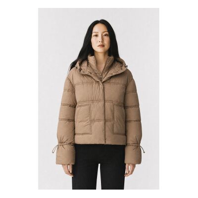 Guess für Damen. W5BL43W2902 Steppjacke Daisy braun (L), Lässig, Polyester Guess für Damen. W5BL43W2902 Steppjacke Daisy braun (L), Lässig, Polyester
