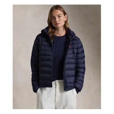 Polo Ralph Lauren für Damen. 211958932001 Wasserdichte, faltbare Kapuzenjacke mit Kapuze (M), Lässig, Nachhaltig, Recyceltes Nylon, Marine Polo Ralph Lauren für Damen. 211958932001 Wasserdichte, faltbare Kapuzenjacke mit Kapuze (M), Lässig, Nachhaltig, Recyceltes Nylon, Marine