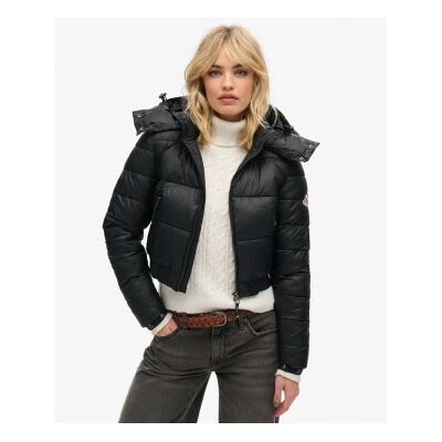 Superdry für Damen. W5011682A Fuji Kurzjacke mit Kapuze schwarz (M), Lässig, Nachhaltig, Recyceltes Nylon Superdry für Damen. W5011682A Fuji Kurzjacke mit Kapuze schwarz (M), Lässig, Nachhaltig, Recyceltes Nylon