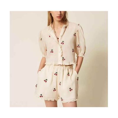 Twinset für Damen. 261TT2420 Kurzes Ramie-Shirt mit beigefarbenen gestickten Kirschen (44), Lässig, Kunstseide, Kurzarm Twinset für Damen. 261TT2420 Kurzes Ramie-Shirt mit beigefarbenen gestickten Kirschen (44), Lässig, Kunstseide, Kurzarm