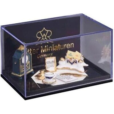Reutter, Miniaturen, Schreibtischgarnitur mit Uhr, Schreibfeder, Kalender und Briefhalter Reutter, Miniaturen, Schreibtischgarnitur mit Uhr, Schreibfeder, Kalender und Briefhalter
