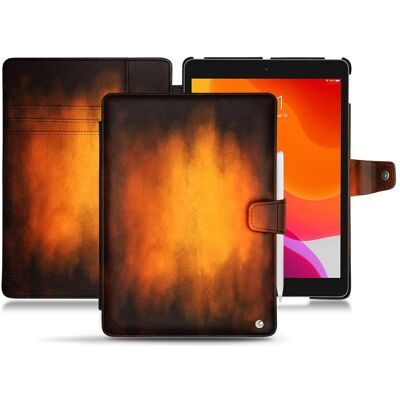 Noreve Lederschutzhülle Wallet (Apple iPad 2019 (7. Gen), Apple iPad 2020 (8. Gen), Apple iPad 2021 (9. Gen)), Tablet Hülle, Violett Noreve Lederschutzhülle Wallet (Apple iPad 2019 (7. Gen), Apple iPad 2020 (8. Gen), Apple iPad 2021 (9. Gen)), Tablet Hülle, Violett