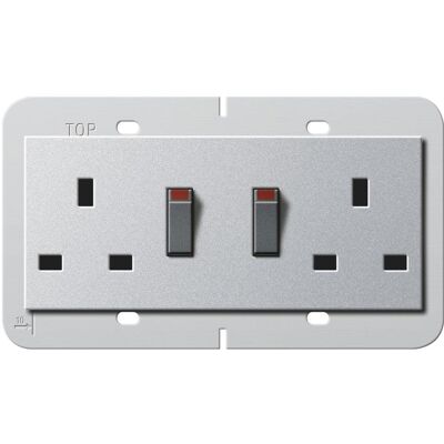 Gira Aluminium Doppelsteckdose British Standard - Schaltbar, IP20 Gira Aluminium Doppelsteckdose British Standard - Schaltbar, IP20