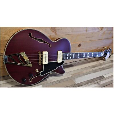 D'angelico Guitars Deluxe SS Stairstep Trans Wine semi-akoestische gitaar met koffer (Halbakustik Gitarre, Decke: Mahagoni (laminiert), Griffbrett: Palisander, Hals: Ahorn, Rückseite: Mahagoni (laminiert), Zargen: Mahagoni (laminiert)), Gitarre, Transpare D'angelico Guitars Deluxe SS Stairstep Trans Wine semi-akoestische gitaar met koffer (Halbakustik Gitarre, Decke: Mahagoni (laminiert), Griffbrett: Palisander, Hals: Ahorn, Rückseite: Mahagoni (laminiert), Zargen: Mahagoni (laminiert)), Gitarre, Transpare