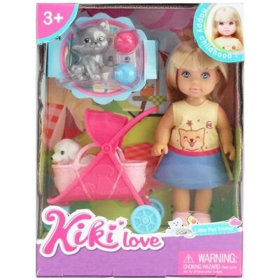 Trifox Eine Puppe mit Kinderwagen und Tieren Trifox Eine Puppe mit Kinderwagen und Tieren