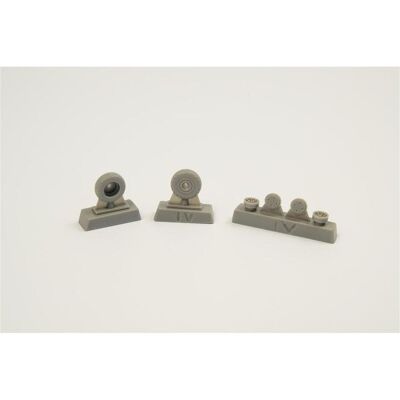 CMK P-40 Wheels-Diamond and Hole Tread f.SH CMK P-40 Wheels-Diamond and Hole Tread f.SH