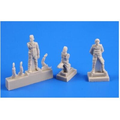 CMK Czechoslovak pilot (1 fig)and mechanic 2 CMK Czechoslovak pilot (1 fig)and mechanic 2