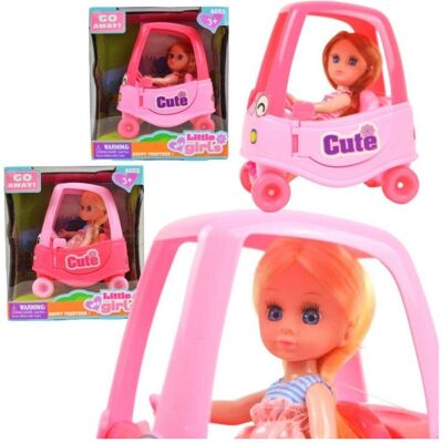 Maksik Puppe im Auto Maksik Puppe im Auto
