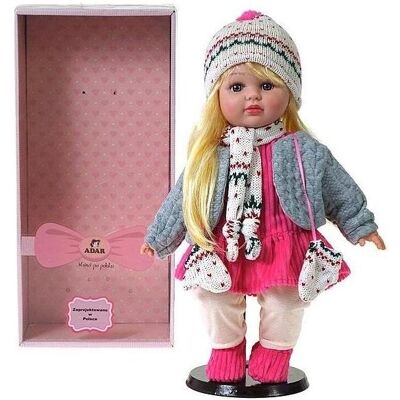 Adar 40 cm grosse Puppe in Winterkleidung Adar 40 cm grosse Puppe in Winterkleidung
