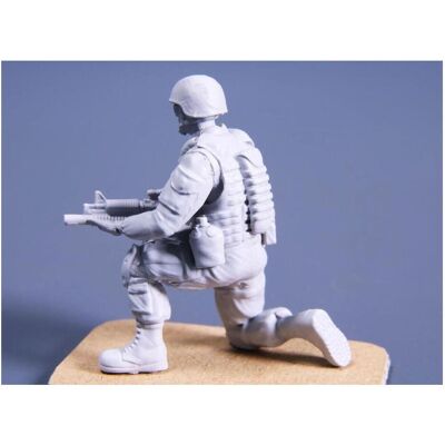 CMK Kneeling Soldier(on right knee),US Army Infantry Squad 2nd Division CMK Kneeling Soldier(on right knee),US Army Infantry Squad 2nd Division